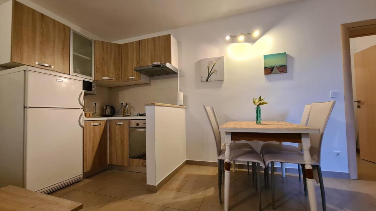 Apartments Pavlinovic Kastela Exterior photo