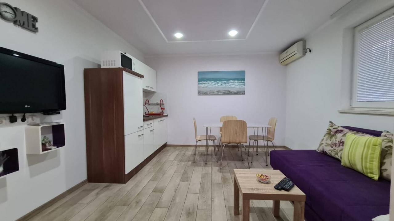 Apartments Pavlinovic Kastela Exterior photo