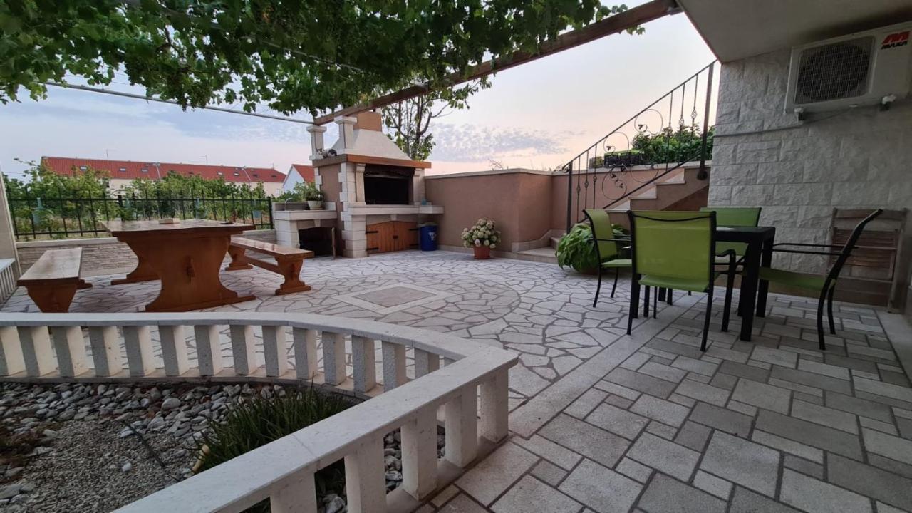 Apartments Pavlinovic Kastela Exterior photo