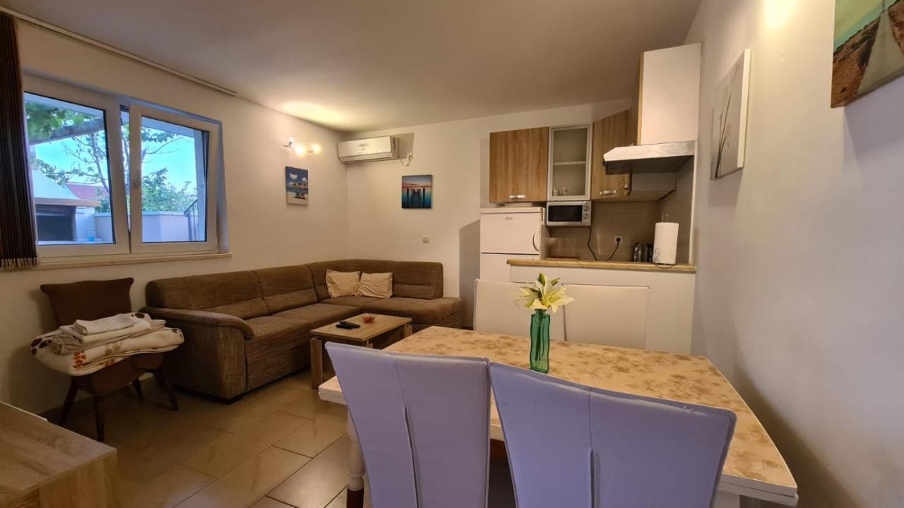 Apartments Pavlinovic Kastela Exterior photo