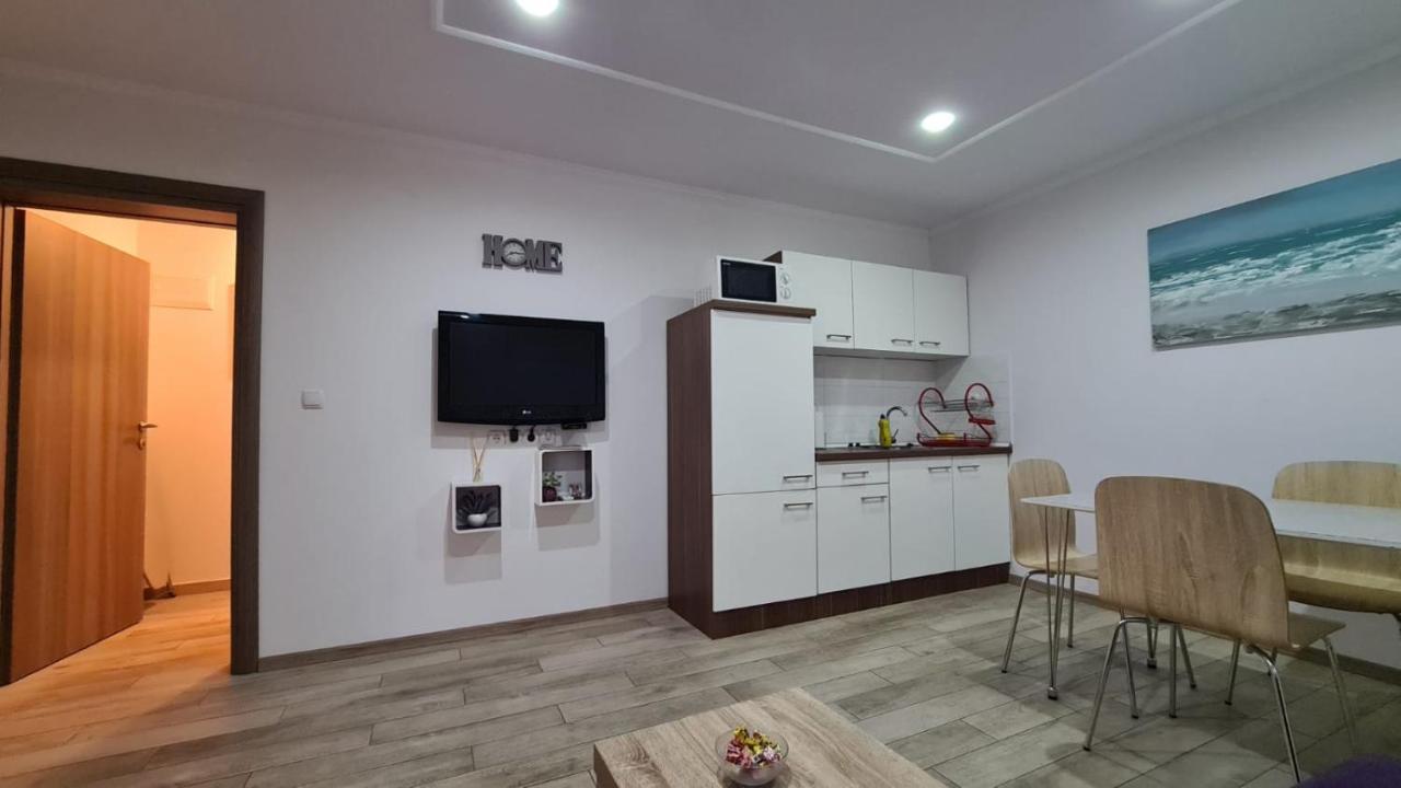 Apartments Pavlinovic Kastela Exterior photo