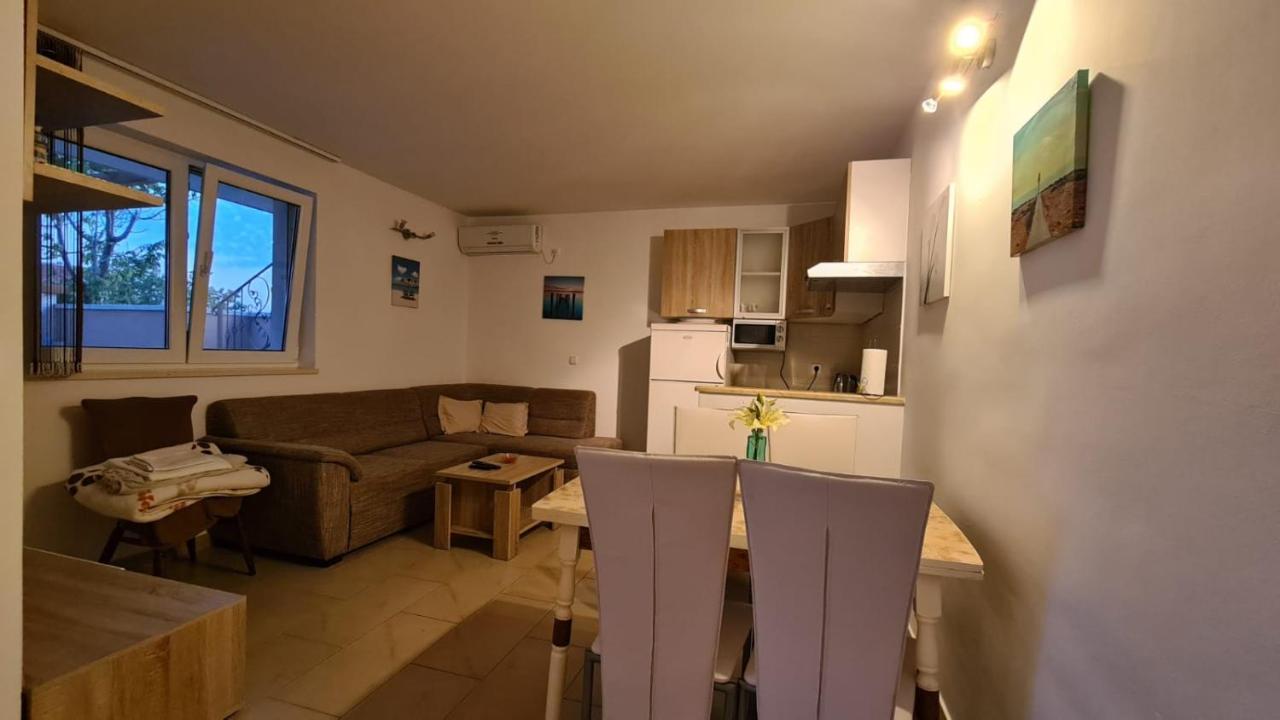Apartments Pavlinovic Kastela Exterior photo