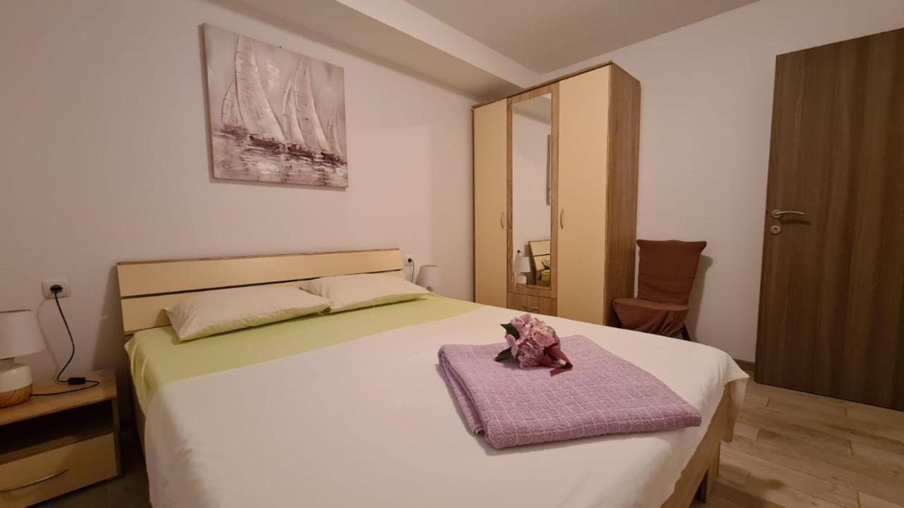 Apartments Pavlinovic Kastela Exterior photo